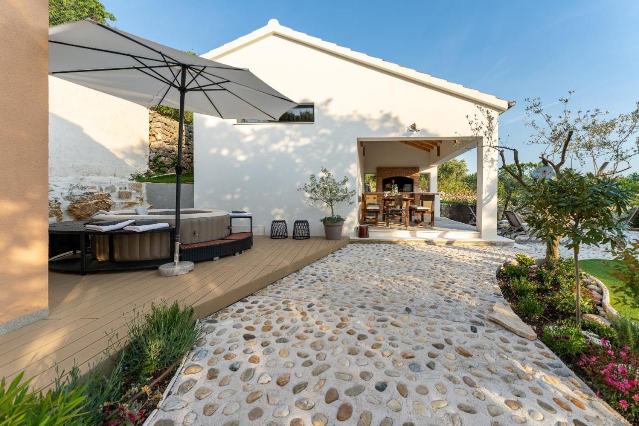 Holiday Home - Villa Thorak Anić Exterior foto